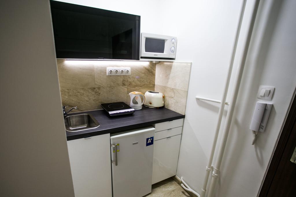 Downtown With Balcony & Optional Garage & Restaurant In The Building * Budapeszt
