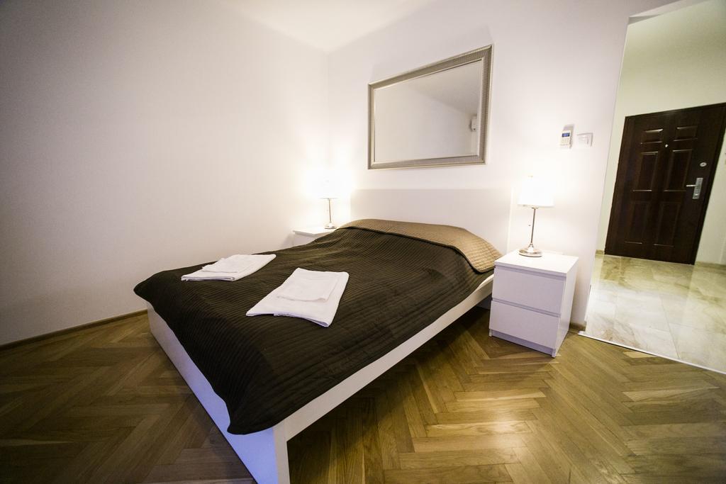 Apartament Downtown With Balcony & Optional Garage & Restaurant In The Building