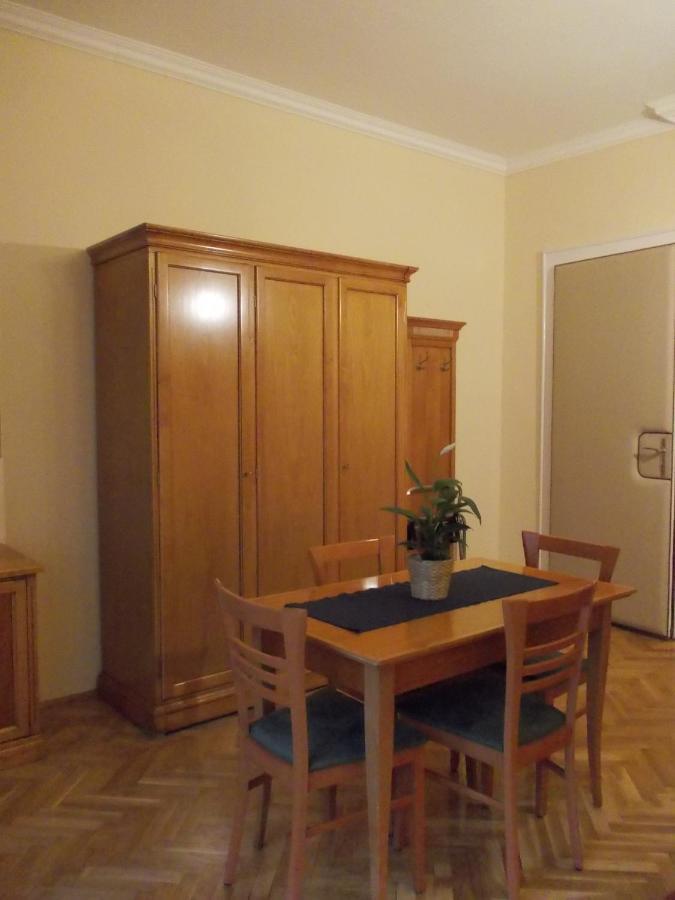 Flatneartocastlehill Apartment *