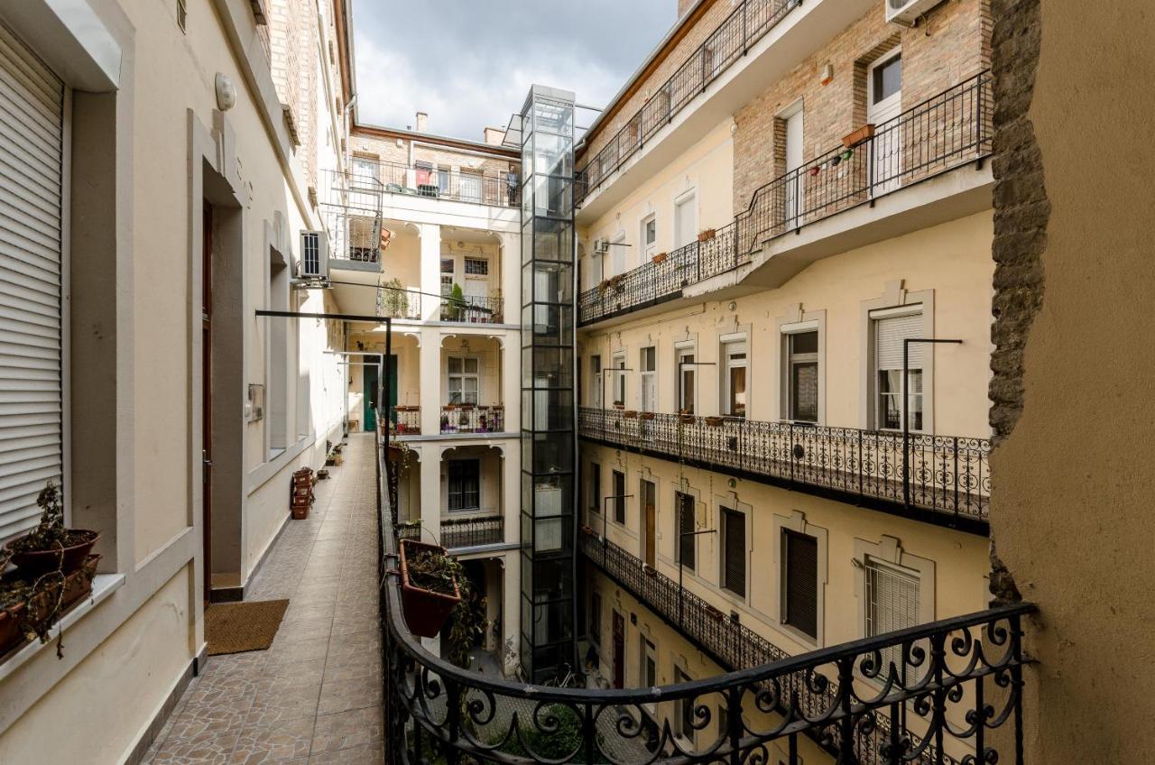 Apartment Kl32 In Jewish Quarter. *