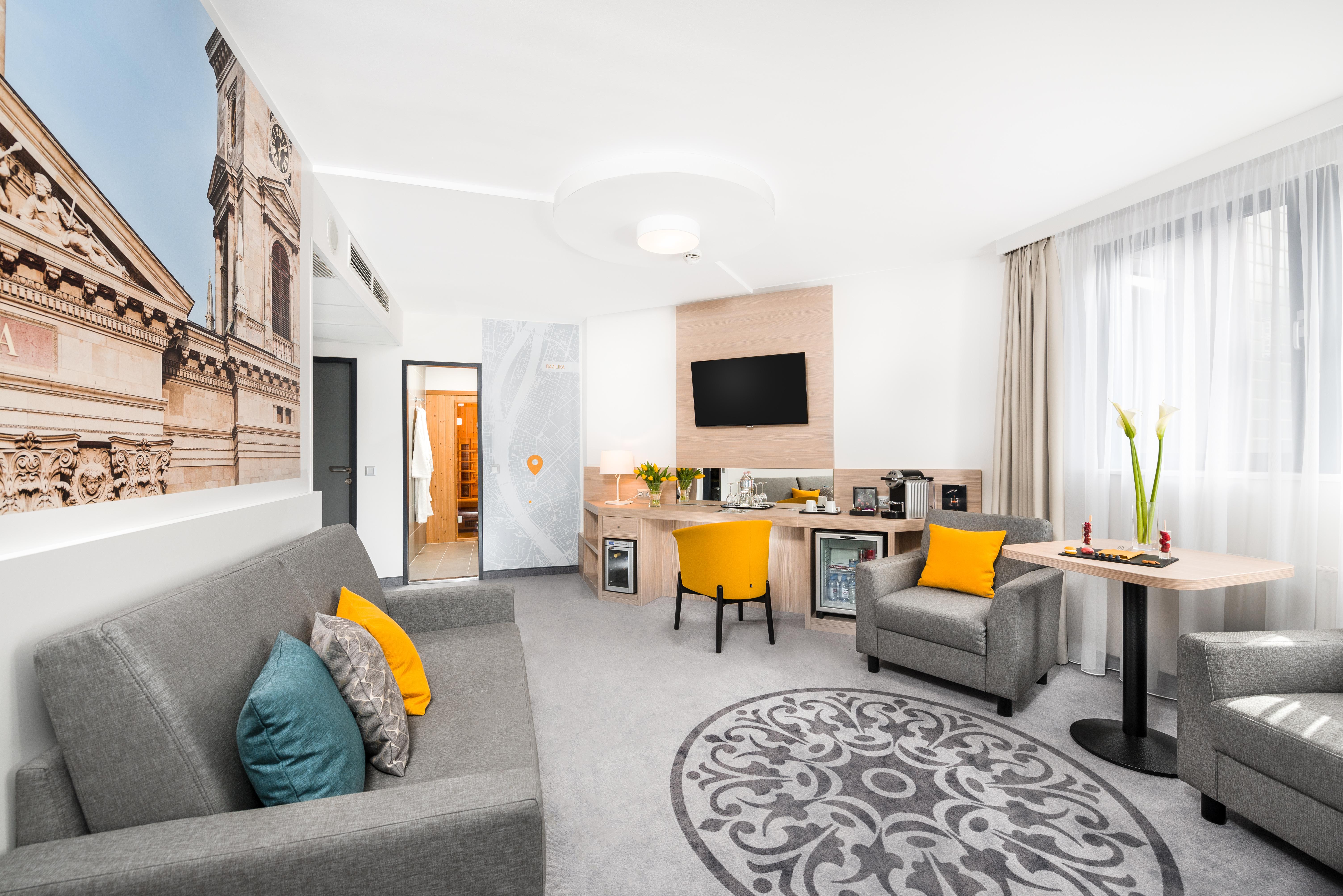 Mercure City Center Hotel 4*