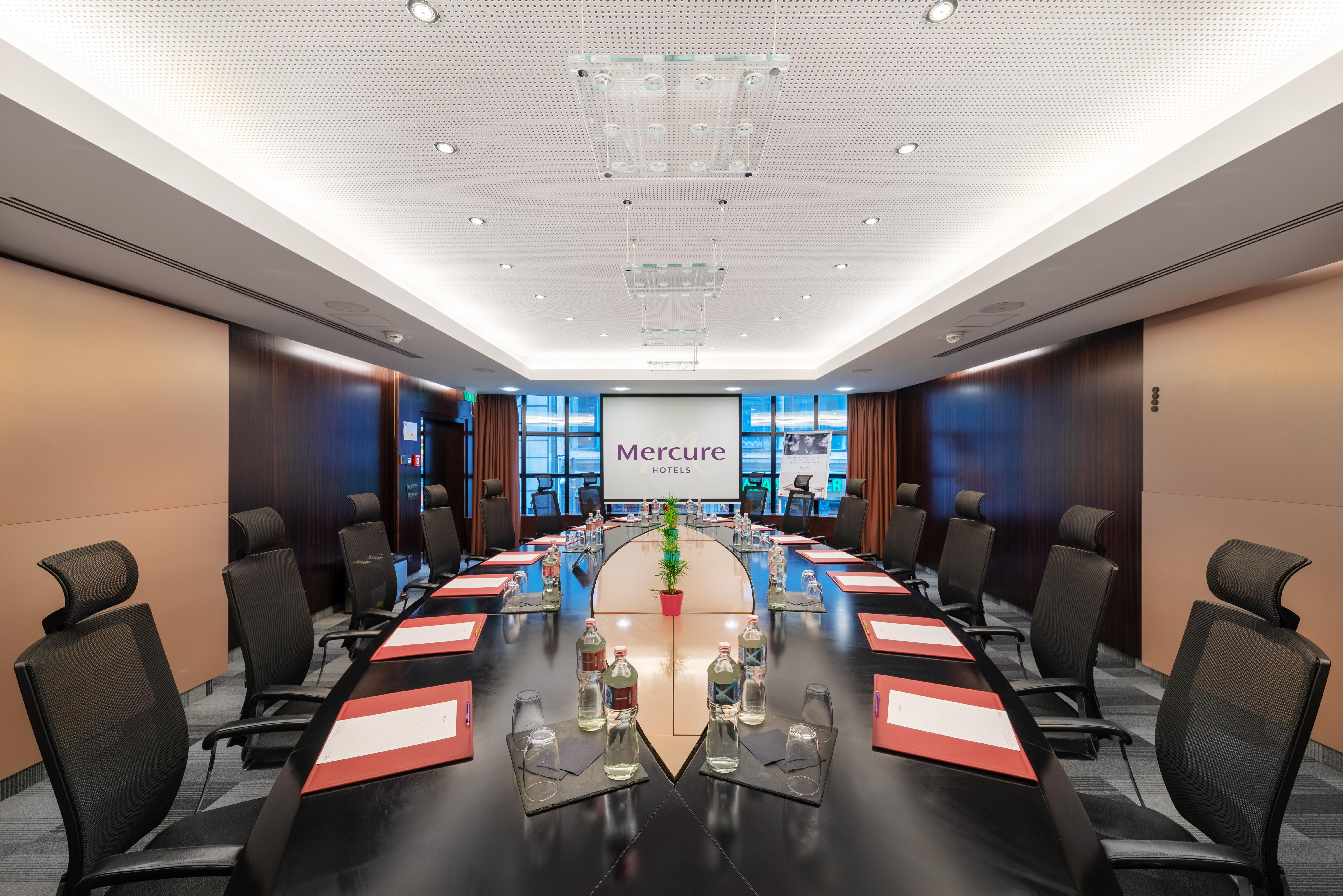 Mercure City Center Hotel 4*