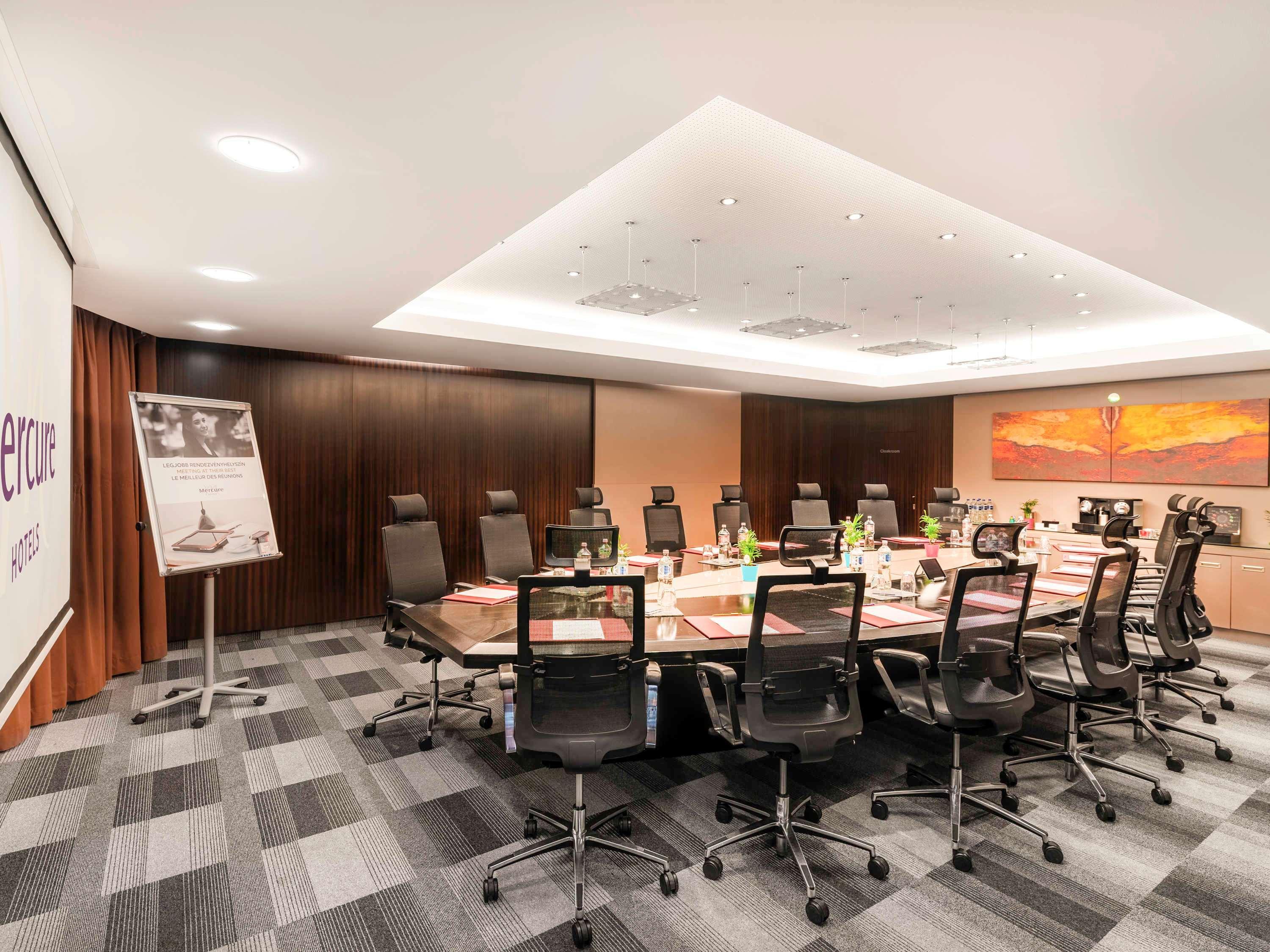 Mercure City Center Hotel 4*