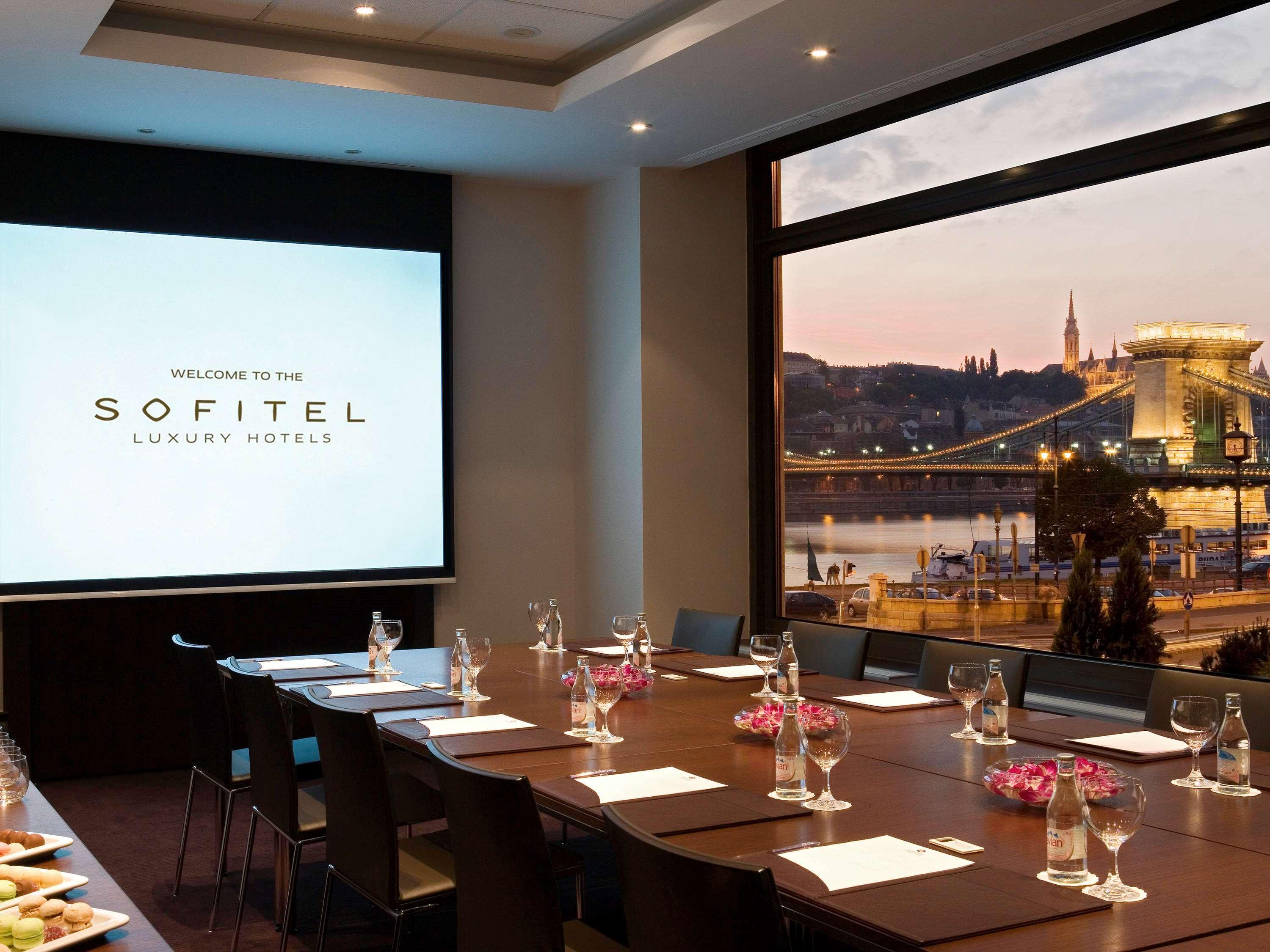 Hotel Sofitel Chain Bridge