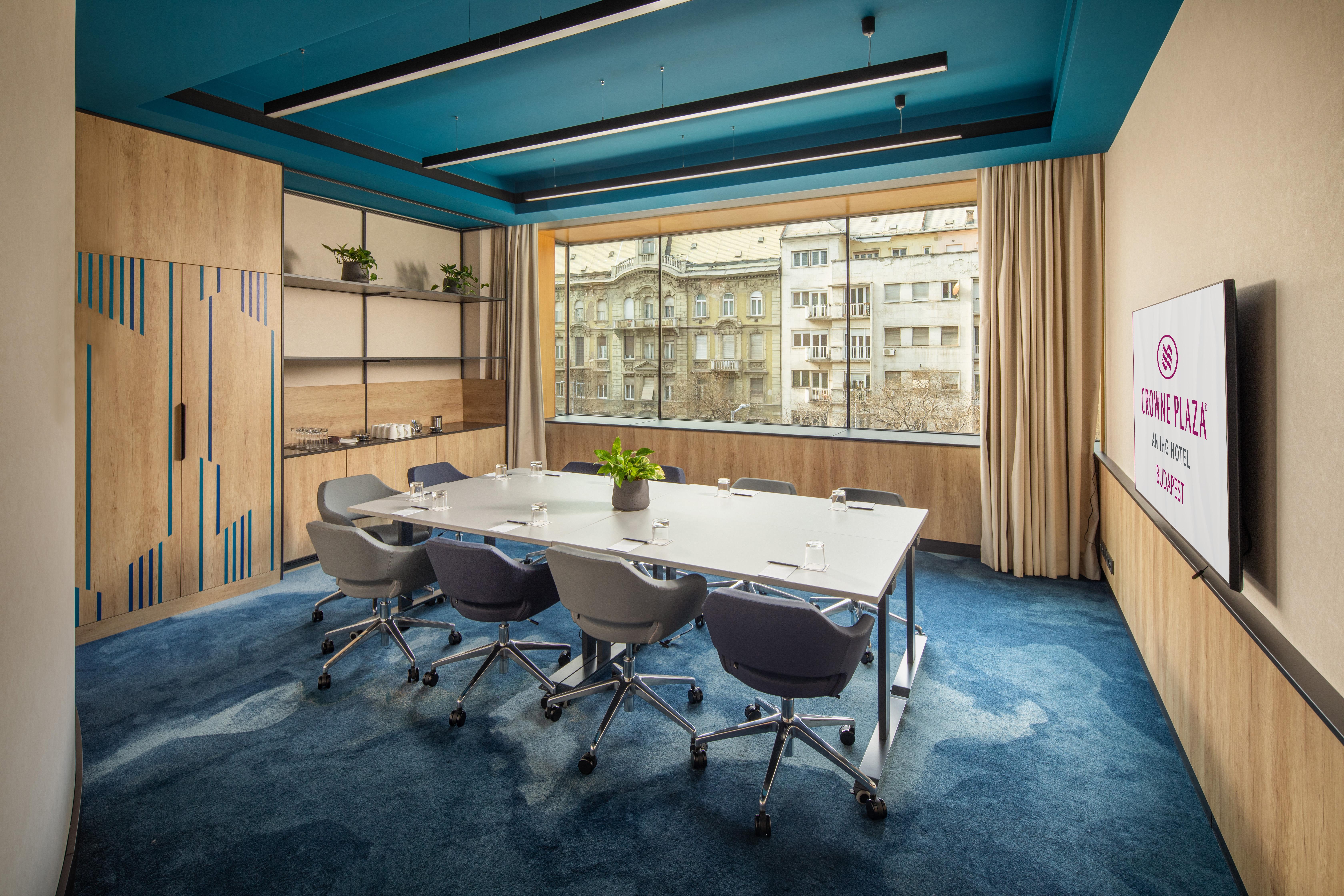 Crowne Plaza By Ihg Hotell 4*