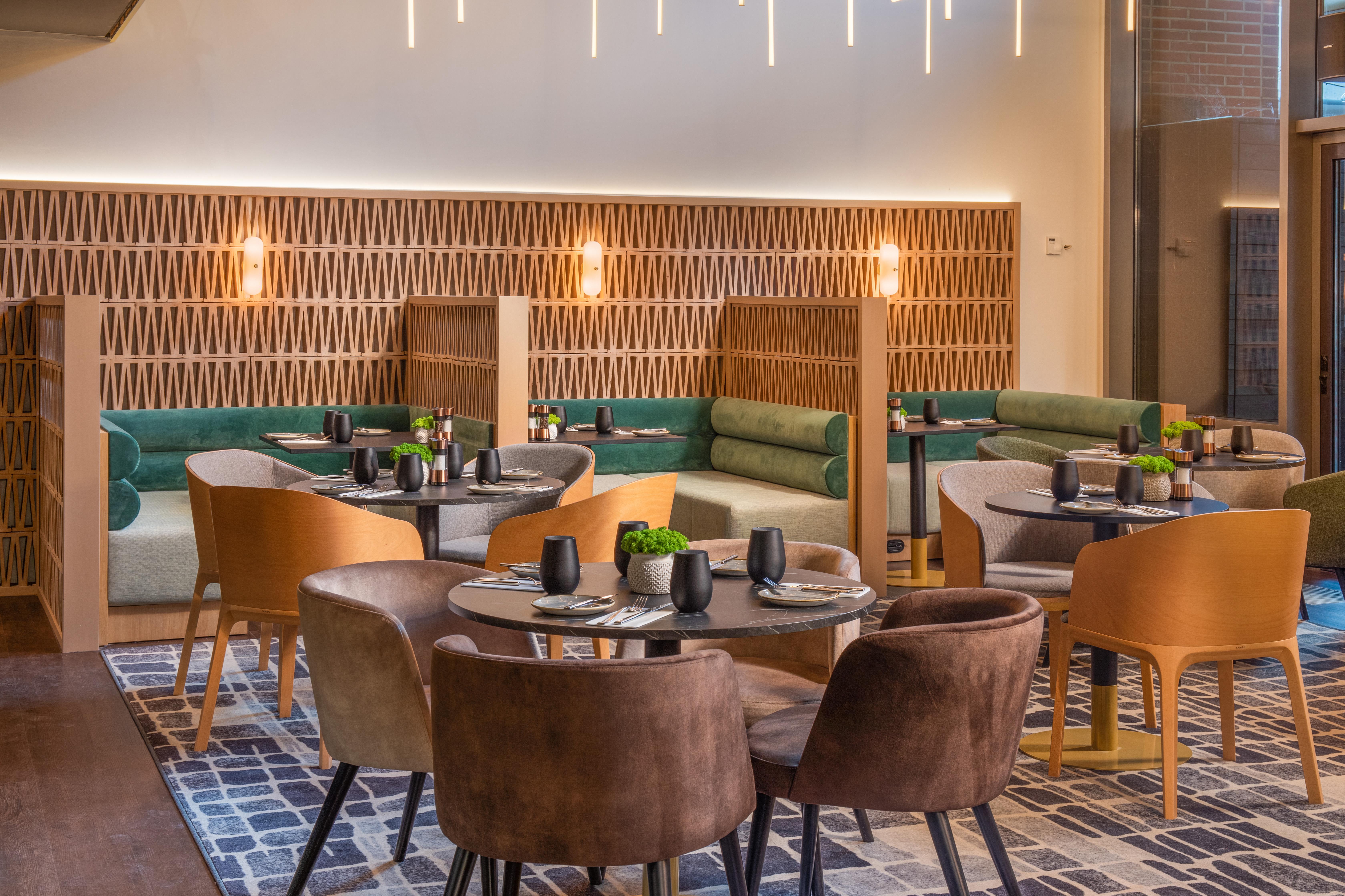 Crowne Plaza By Ihg Hotell