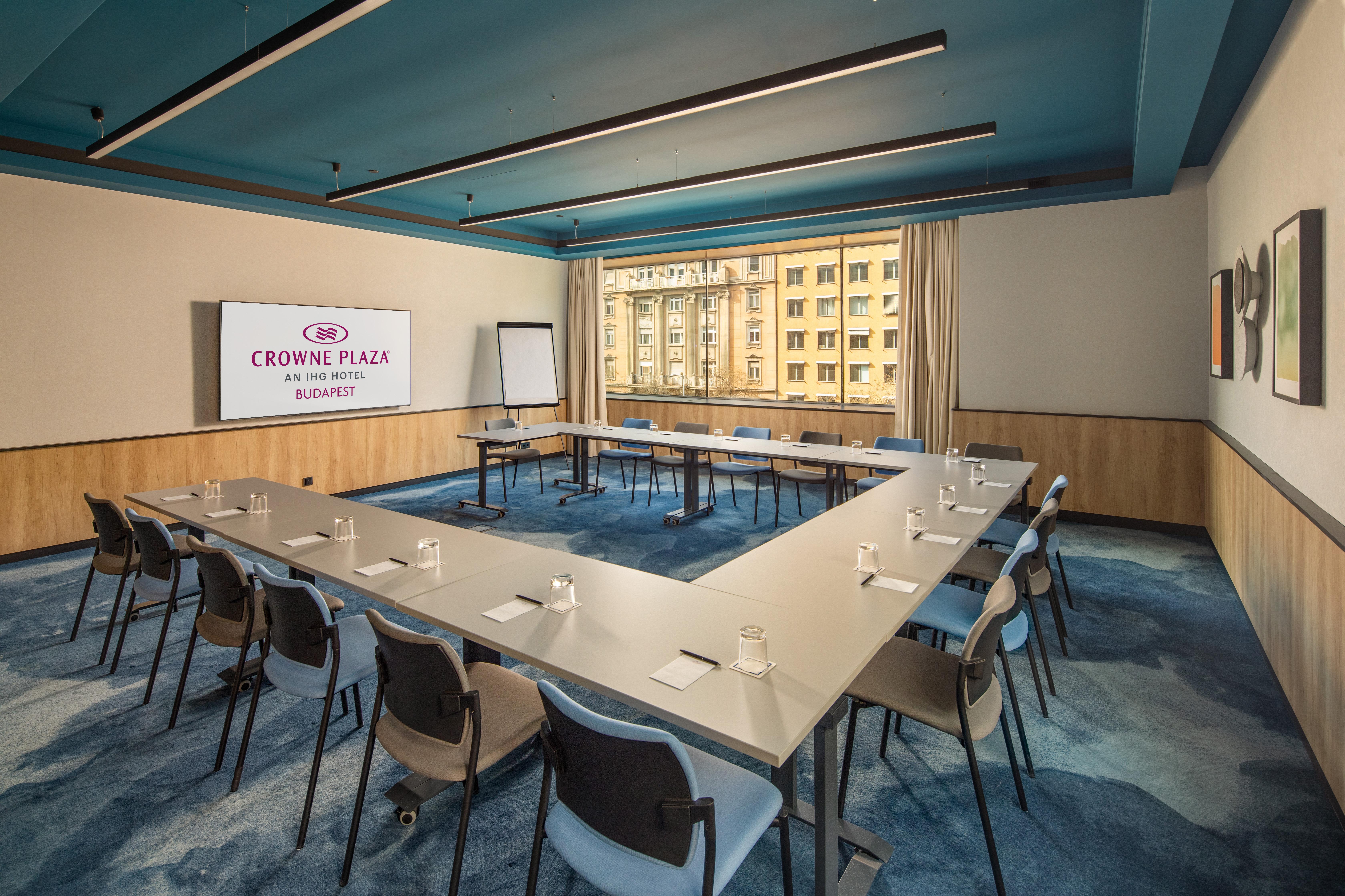 Crowne Plaza By Ihg Hotell