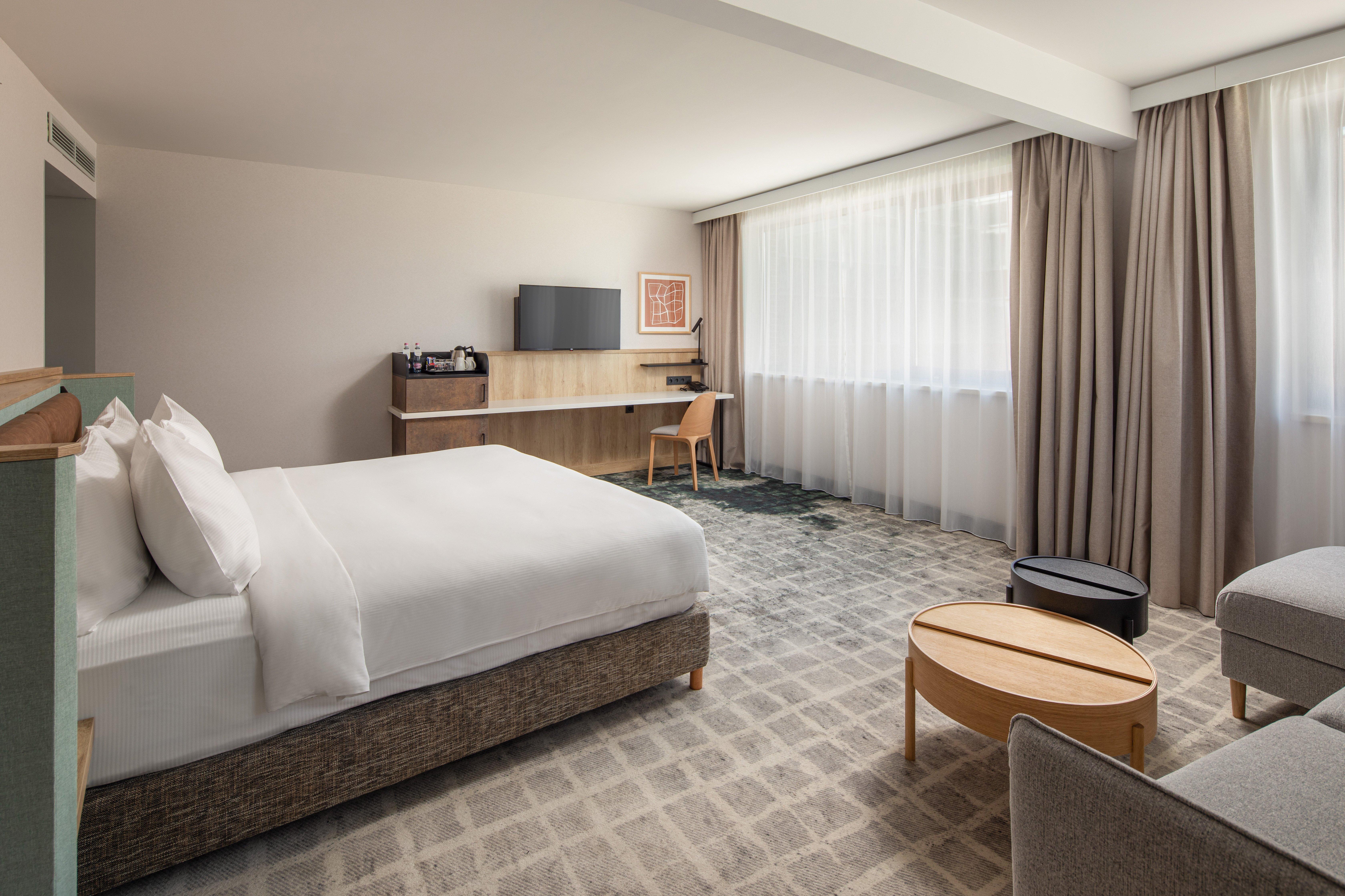 Crowne Plaza By Ihg 4*