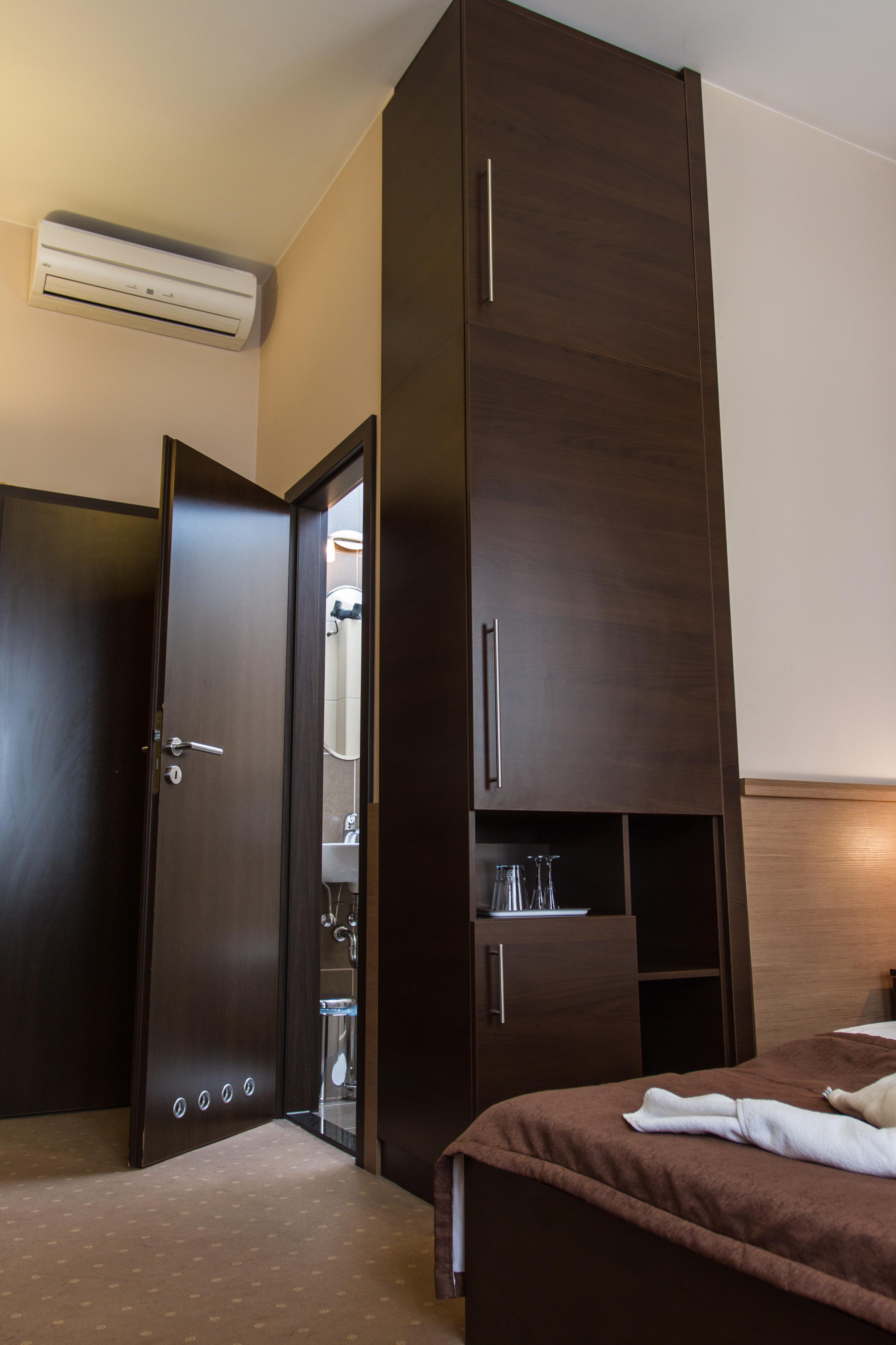 Hotel 21 And