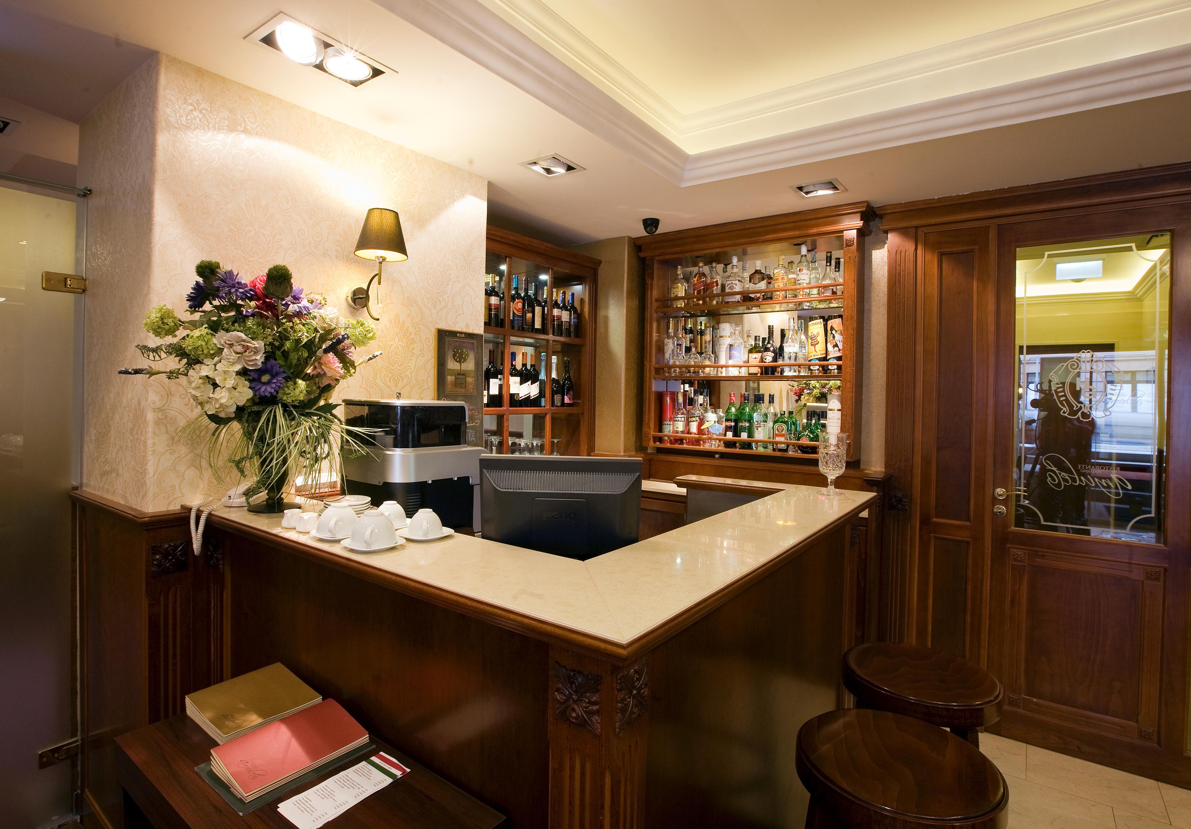 Gold Hotel