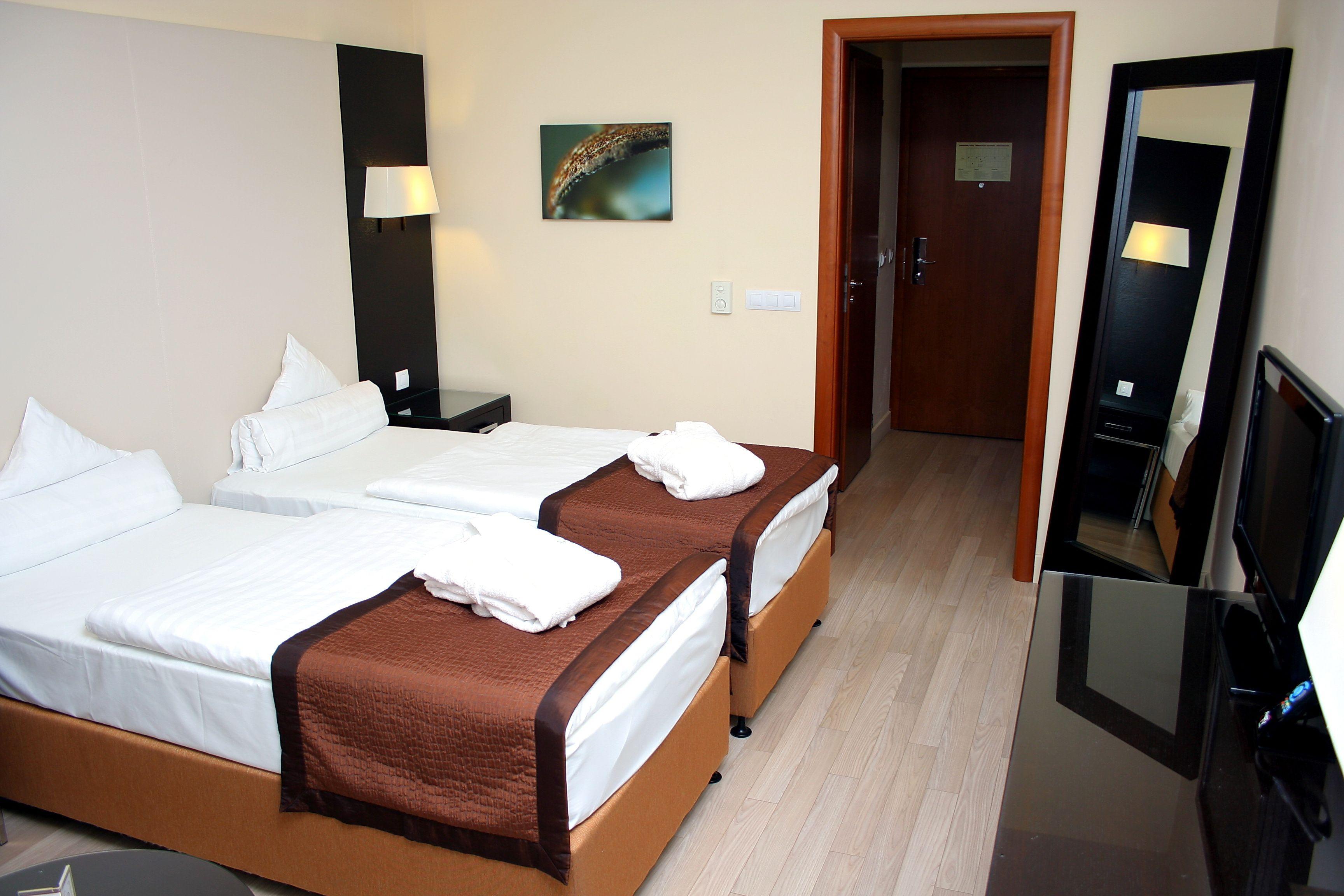 Hotel Lion's Garden 4*