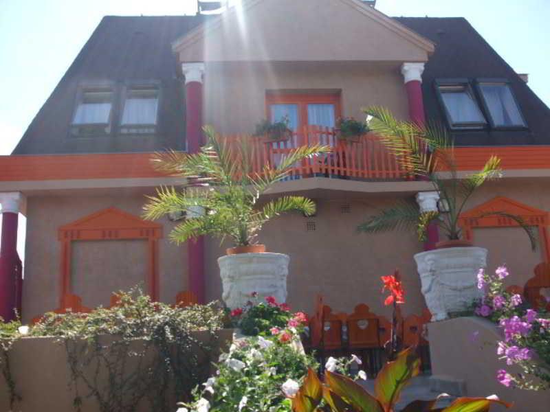 Attila Hotel 2*
