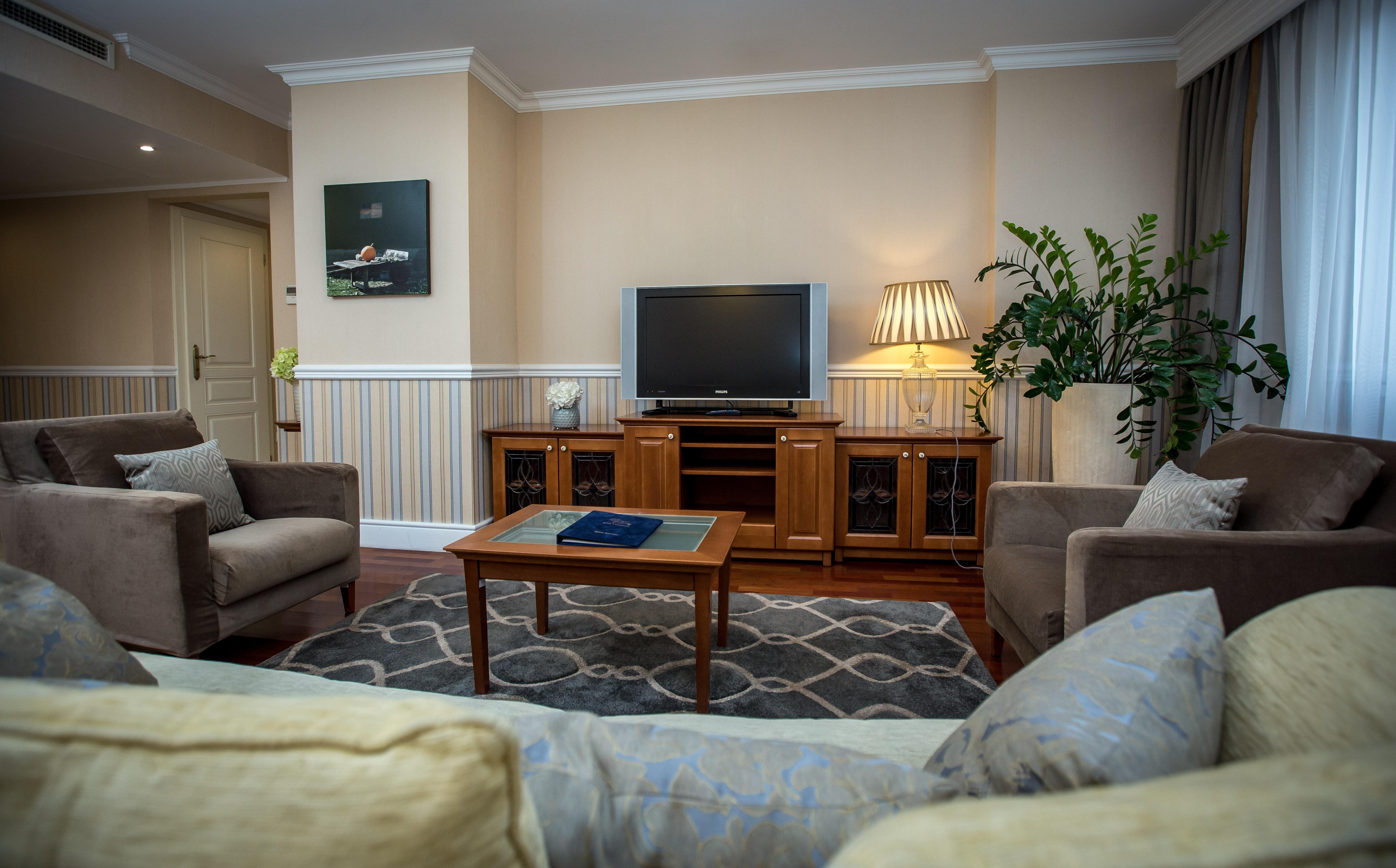 Queen's Court & Hotell