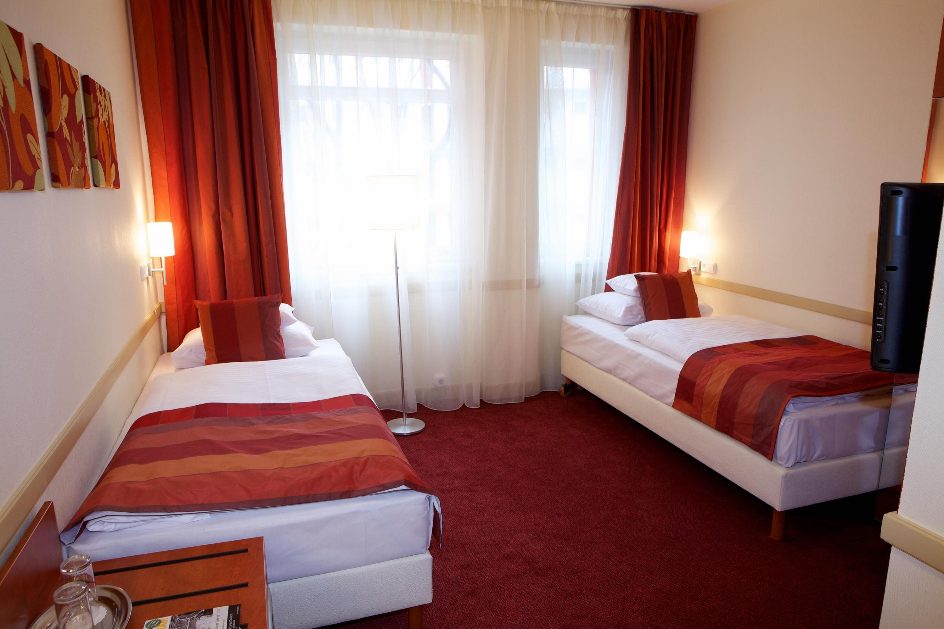 Hotel City 4*