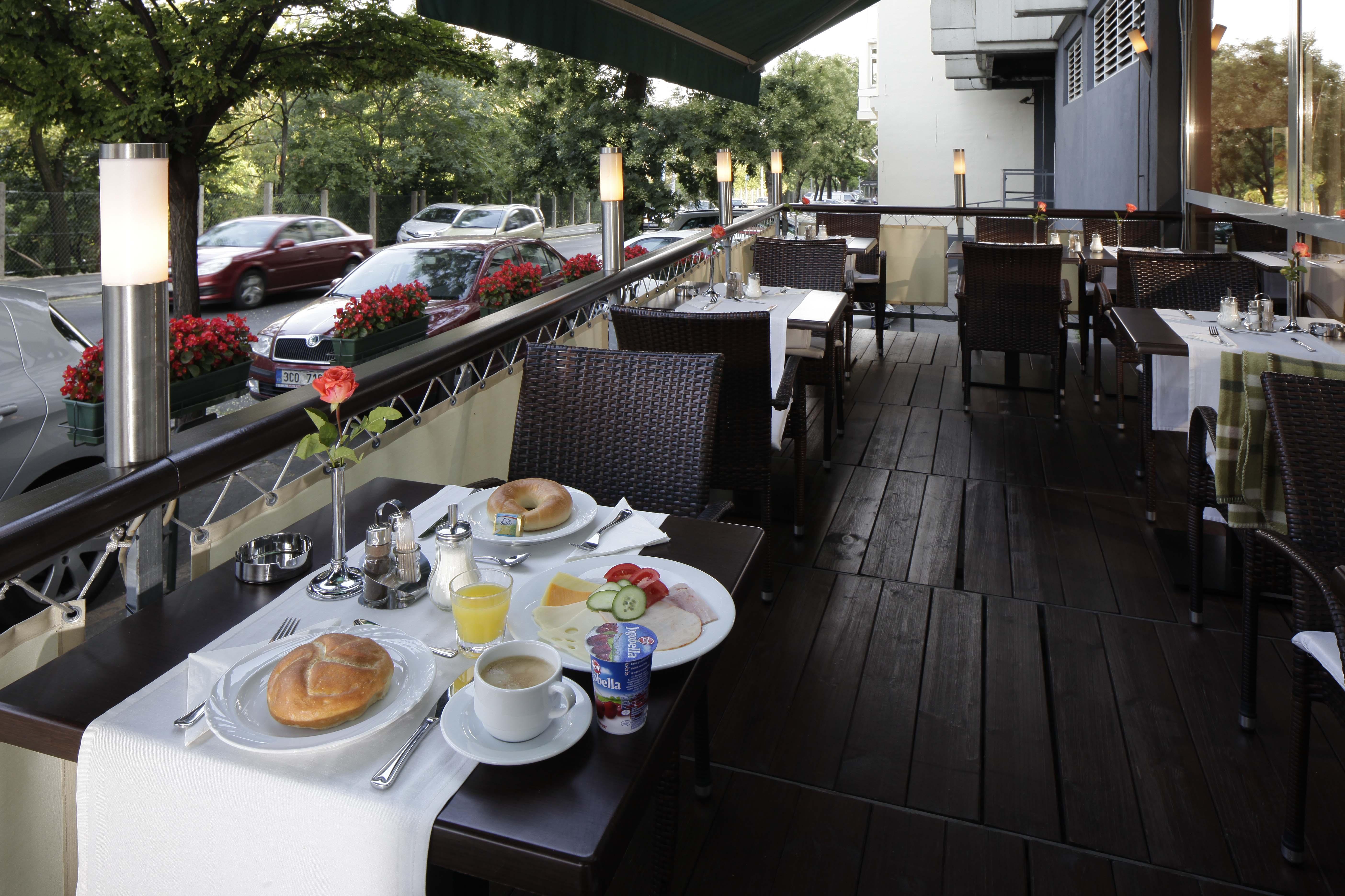 Charles Aparthotel 3*