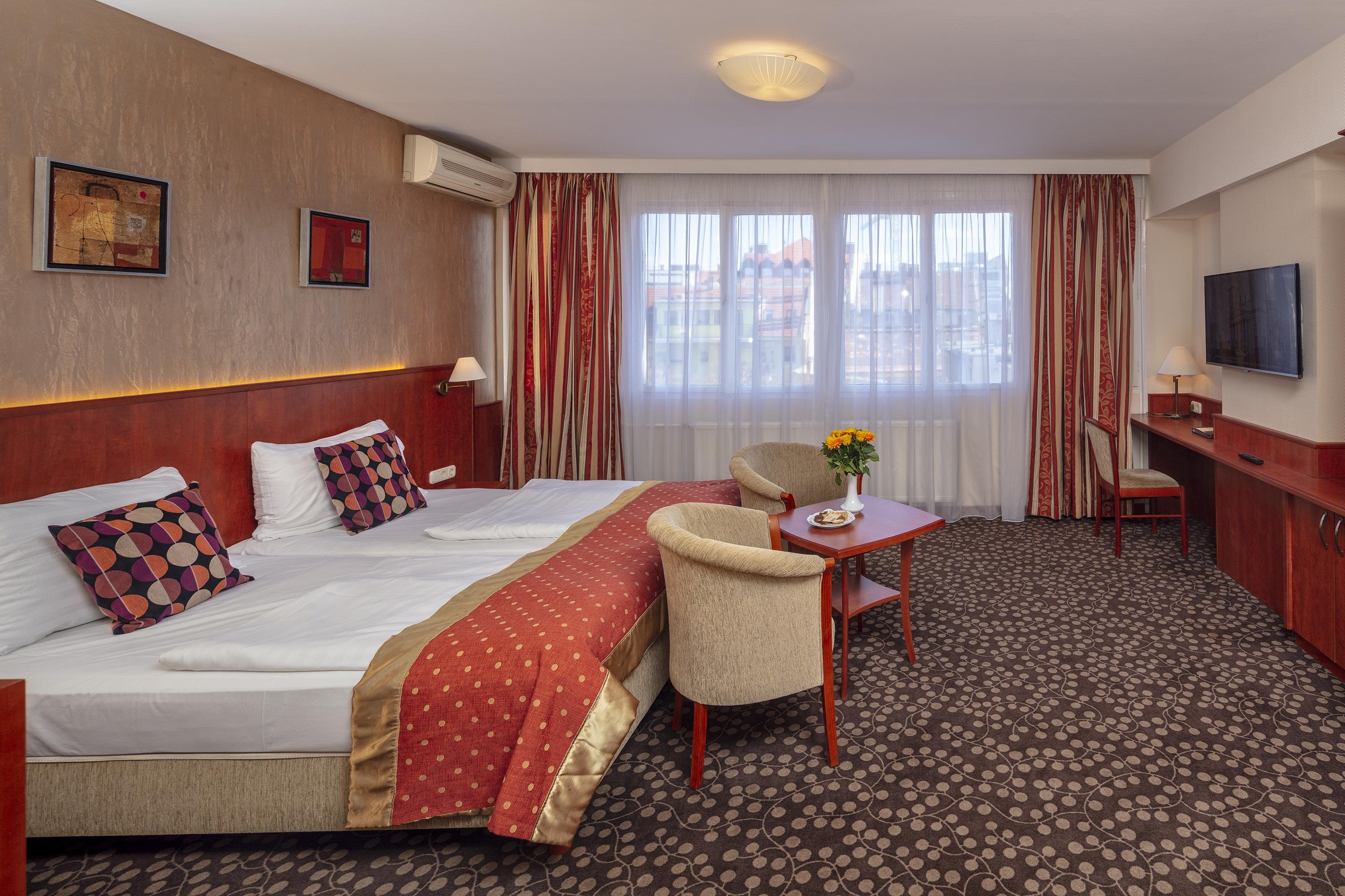 Charles Aparthotel 3*