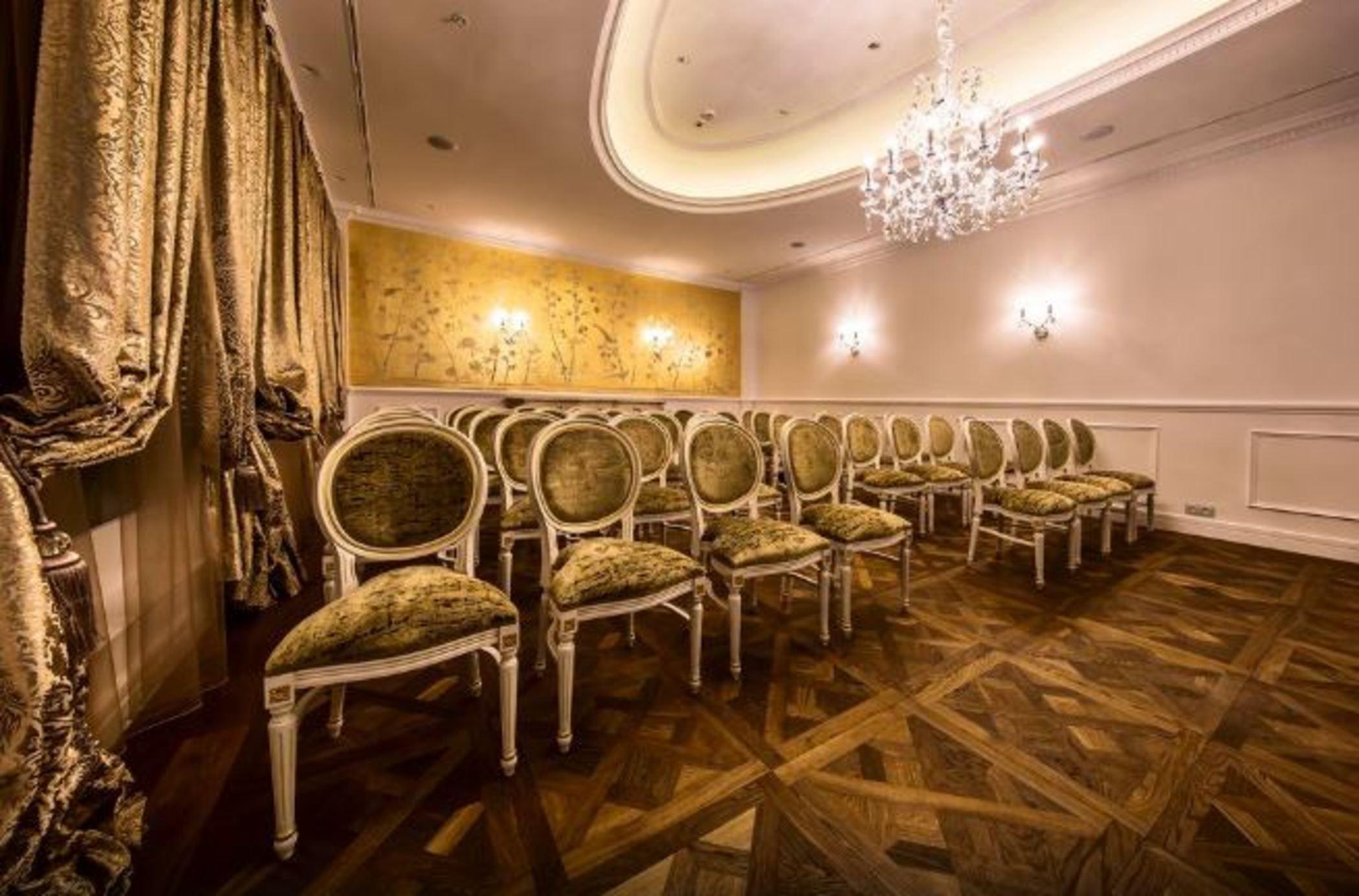 Prestige Hotel 4*