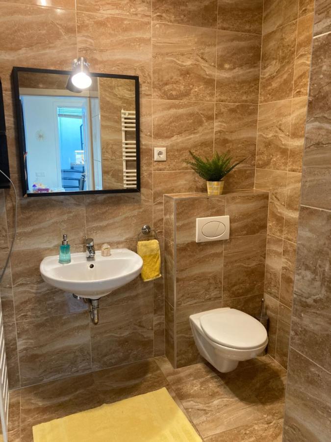 King Street Center Apartment *