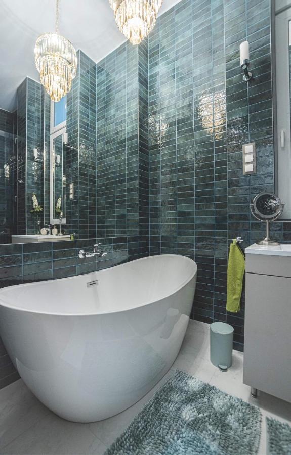 Luxury Gold 2 Bedroom *