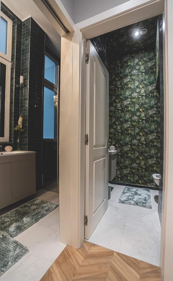 Luxury Gold 2 Bedroom Apartment Budapest