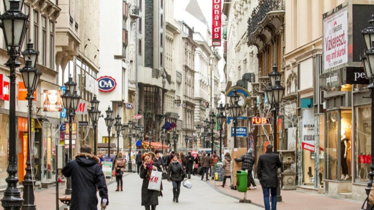 4 2. Budapest
