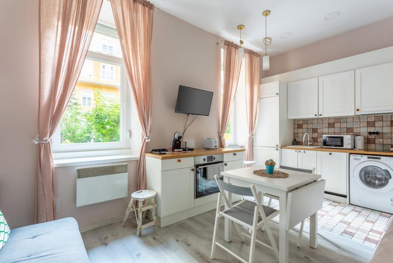 Goldcentral Akacfa Budapest