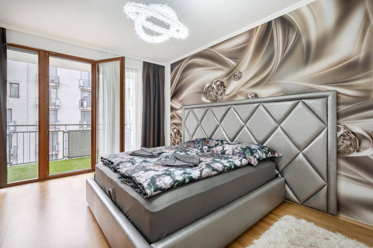 Penthouse Three Bedrooms, Three Balconies With Free Parking In Kiraly Street Apartment