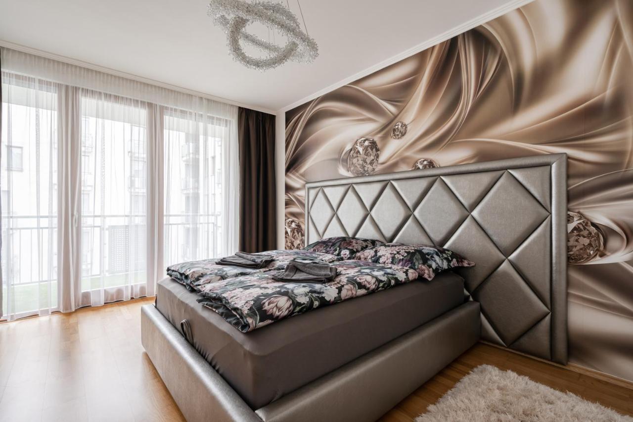 Apartment Penthouse Three Bedrooms, Three Balconies With Free Parking In Kiraly Street Budapest