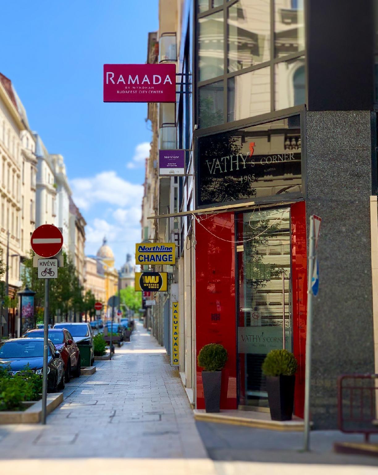 Ramada By Wyndham Center Hotell