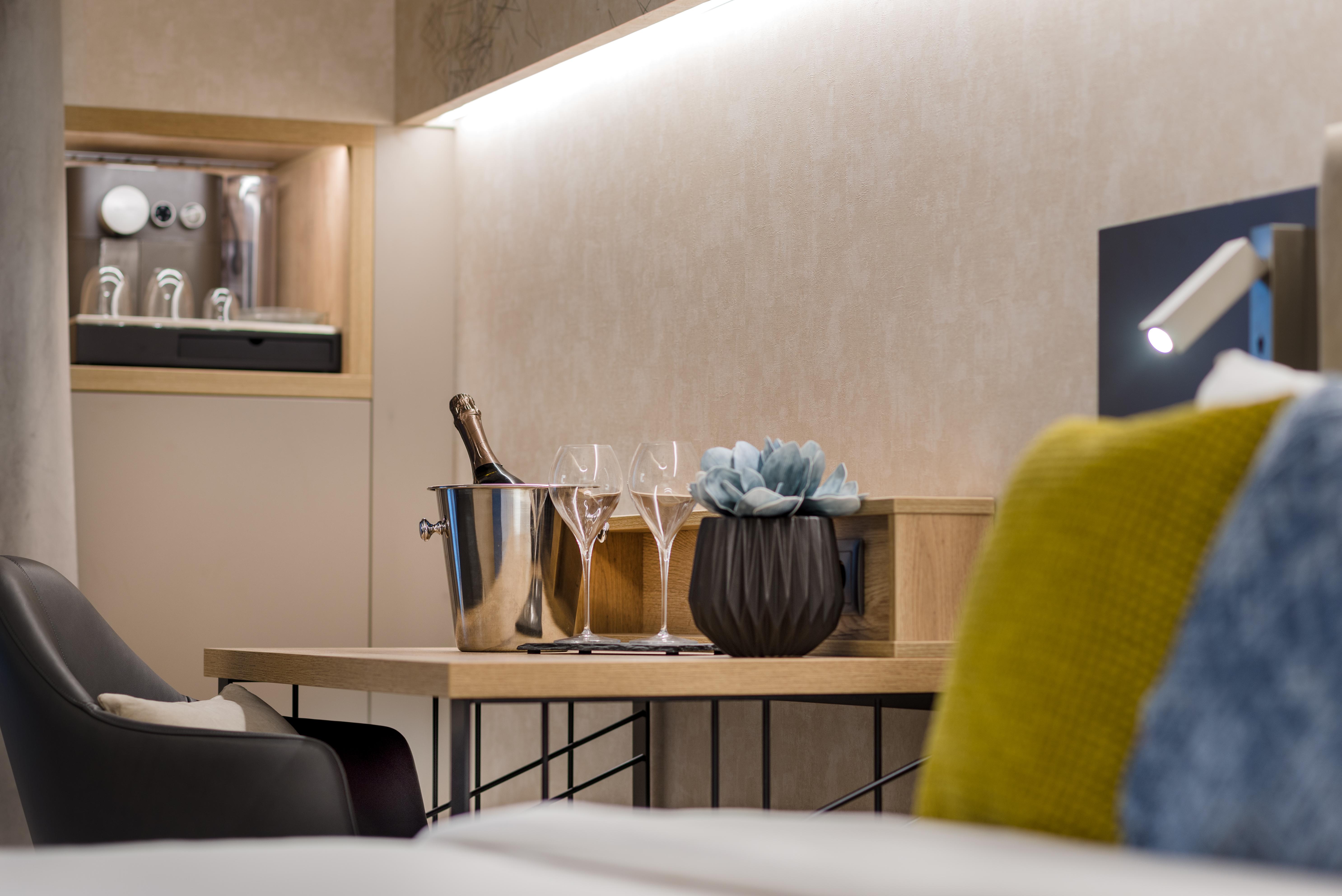 Vision By Continental Group 4*