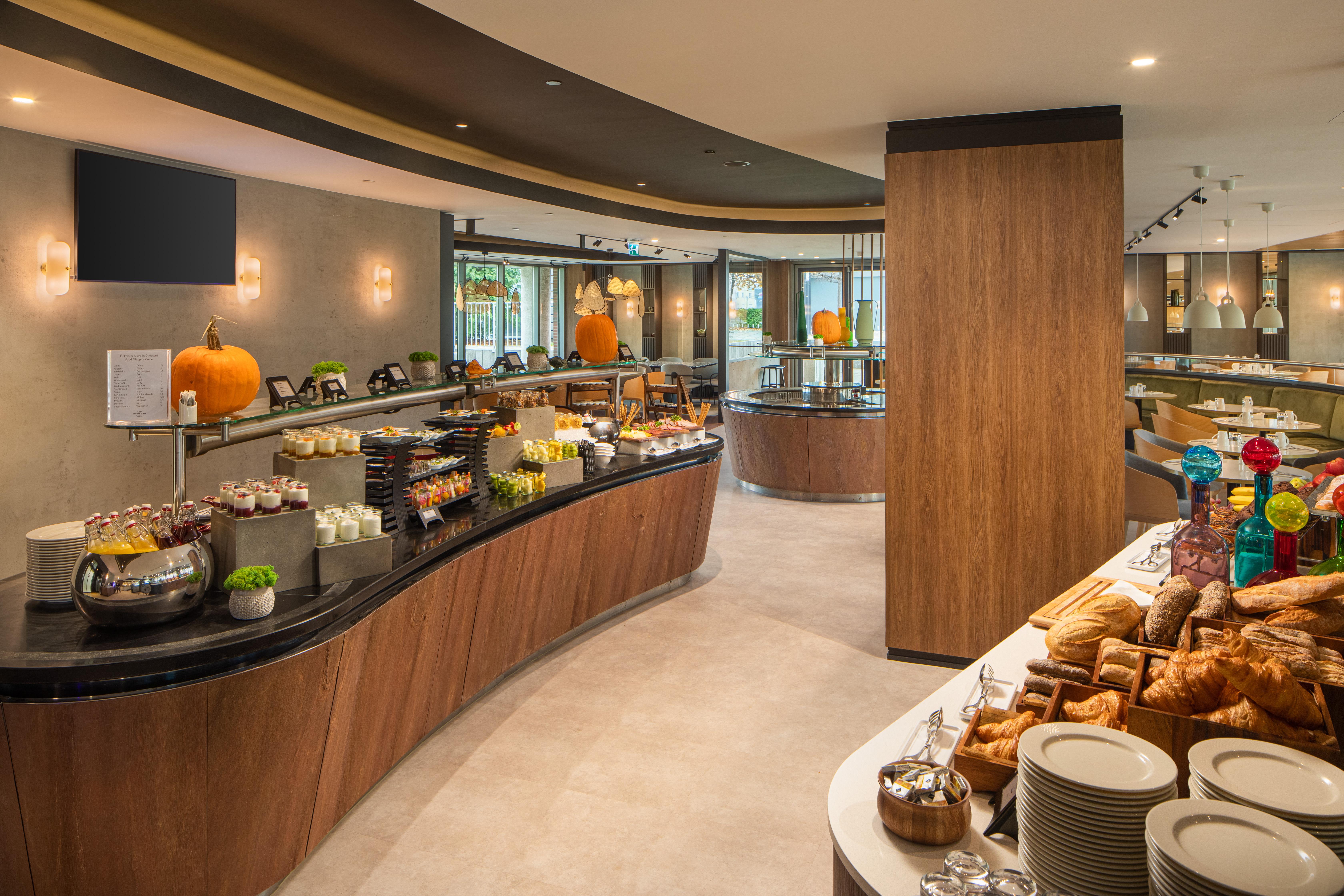 Crowne Plaza By Ihg 4*