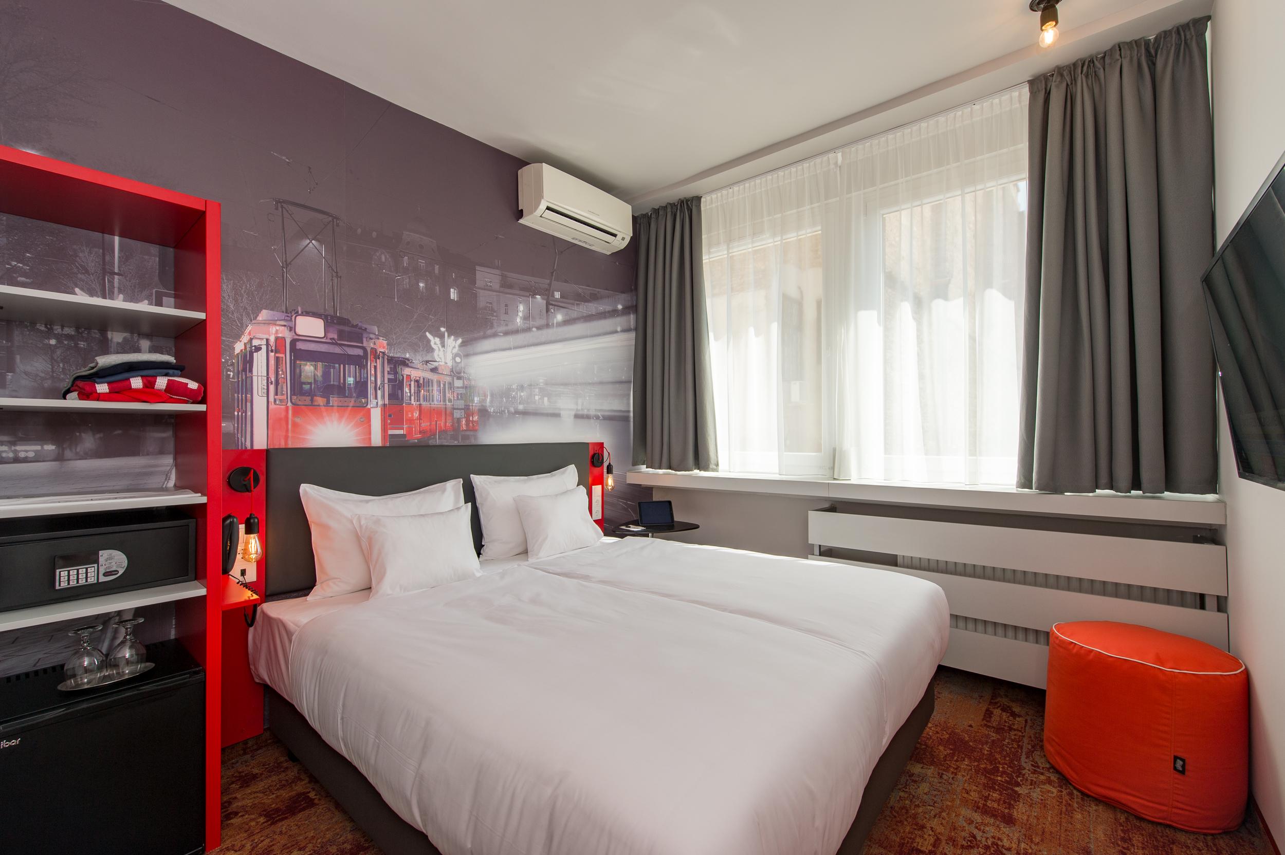 Three Corners Anna Hotel