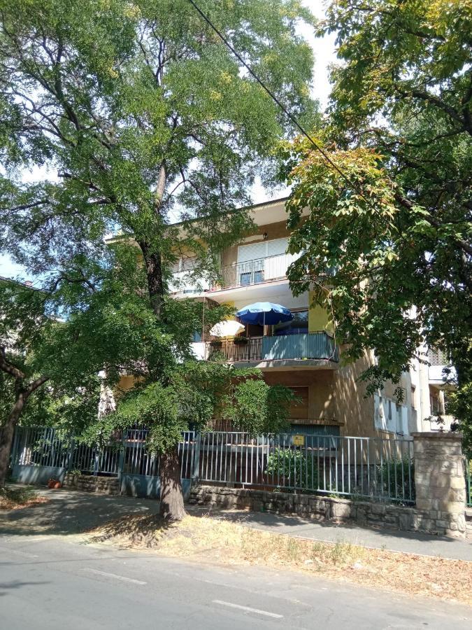 Free Parking, Balcony, Near To Park Habitación en casa particular