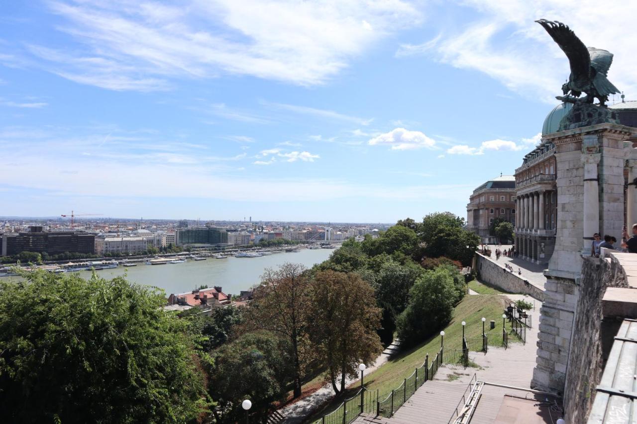 Marvelosa - By The Chain Bridge * Budapest