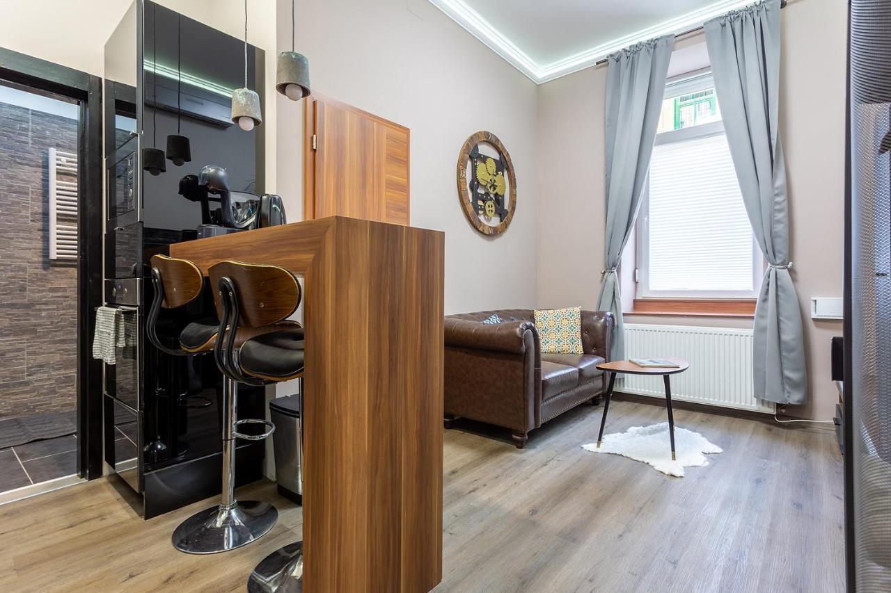 Goldcentral Akacfa Apartman *