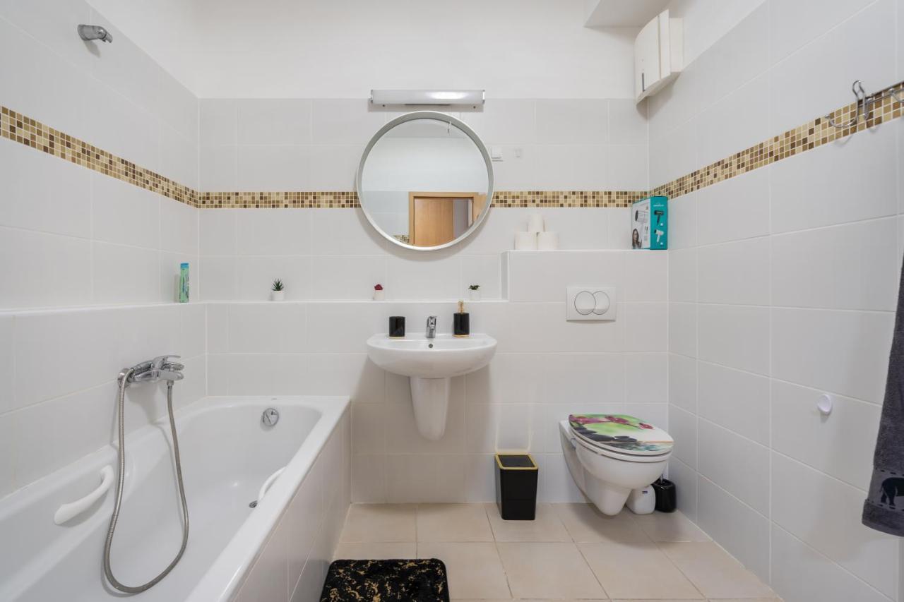 Penthouse Three Bedrooms, Three Balconies With Free Parking In Kiraly Street Apartment Budapest