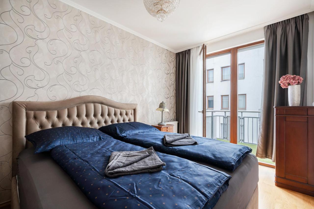 Penthouse Three Bedrooms, Three Balconies With Free Parking In Kiraly Street Apartment