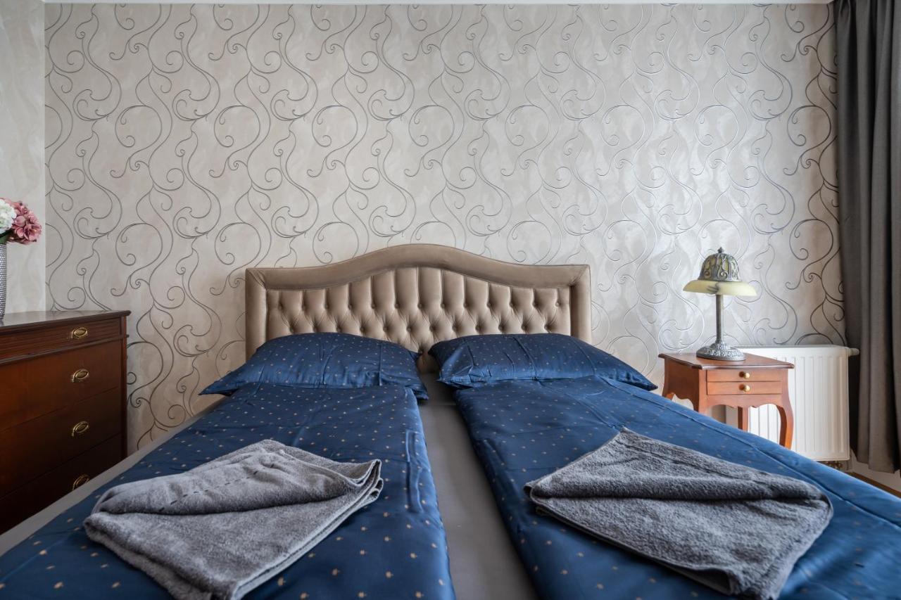 Penthouse Three Bedrooms, Three Balconies With Free Parking In Kiraly Street Apartment