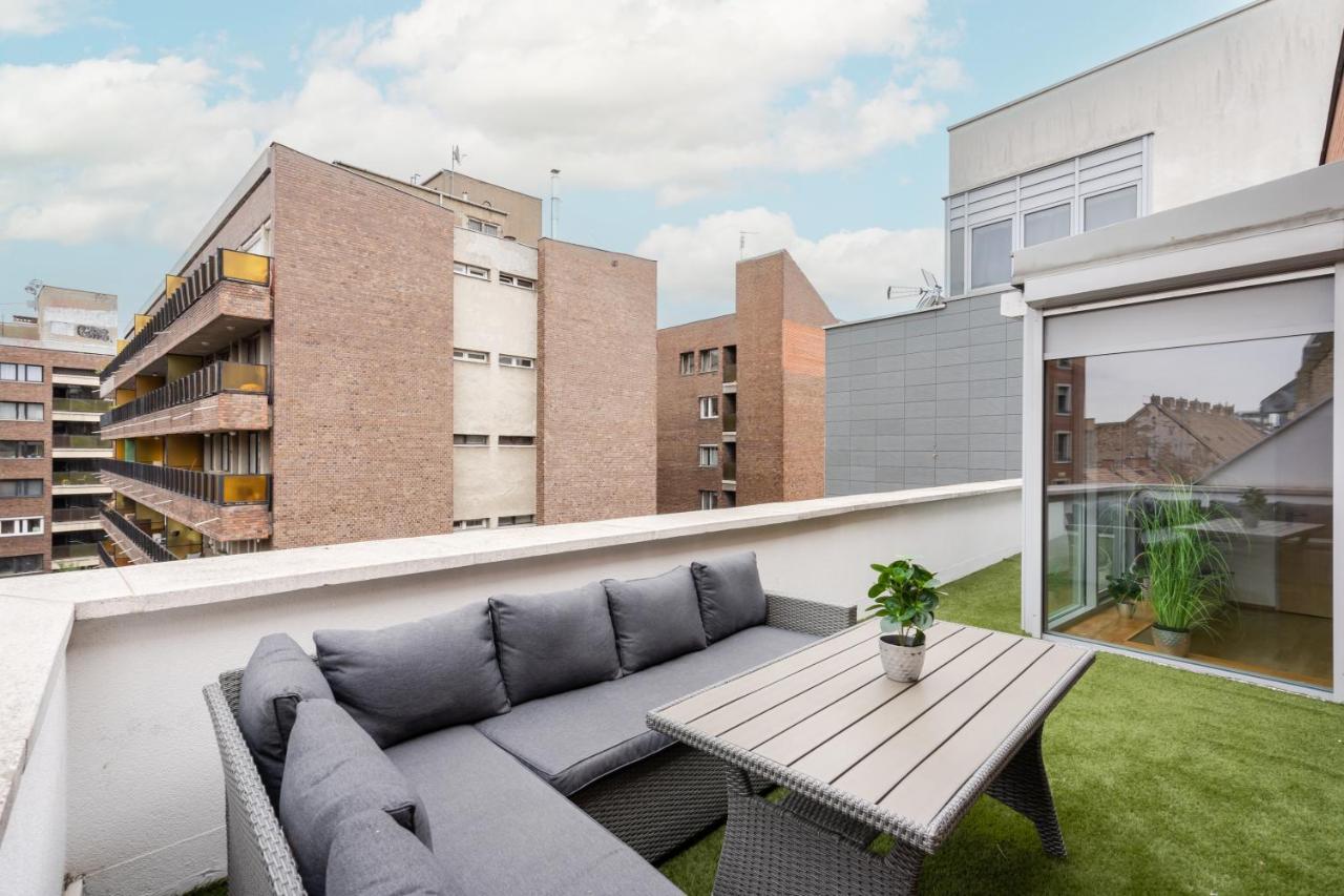 Penthouse Three Bedrooms, Three Balconies With Free Parking In Kiraly Street
