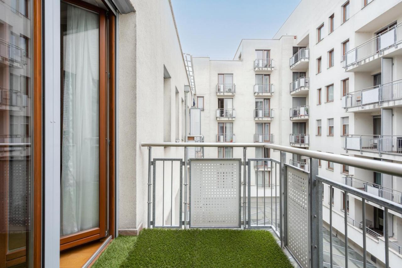 Penthouse Three Bedrooms, Three Balconies With Free Parking In Kiraly Street Apartment Budapest