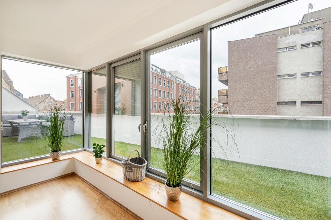 Apartment Penthouse Three Bedrooms, Three Balconies With Free Parking In Kiraly Street Budapest