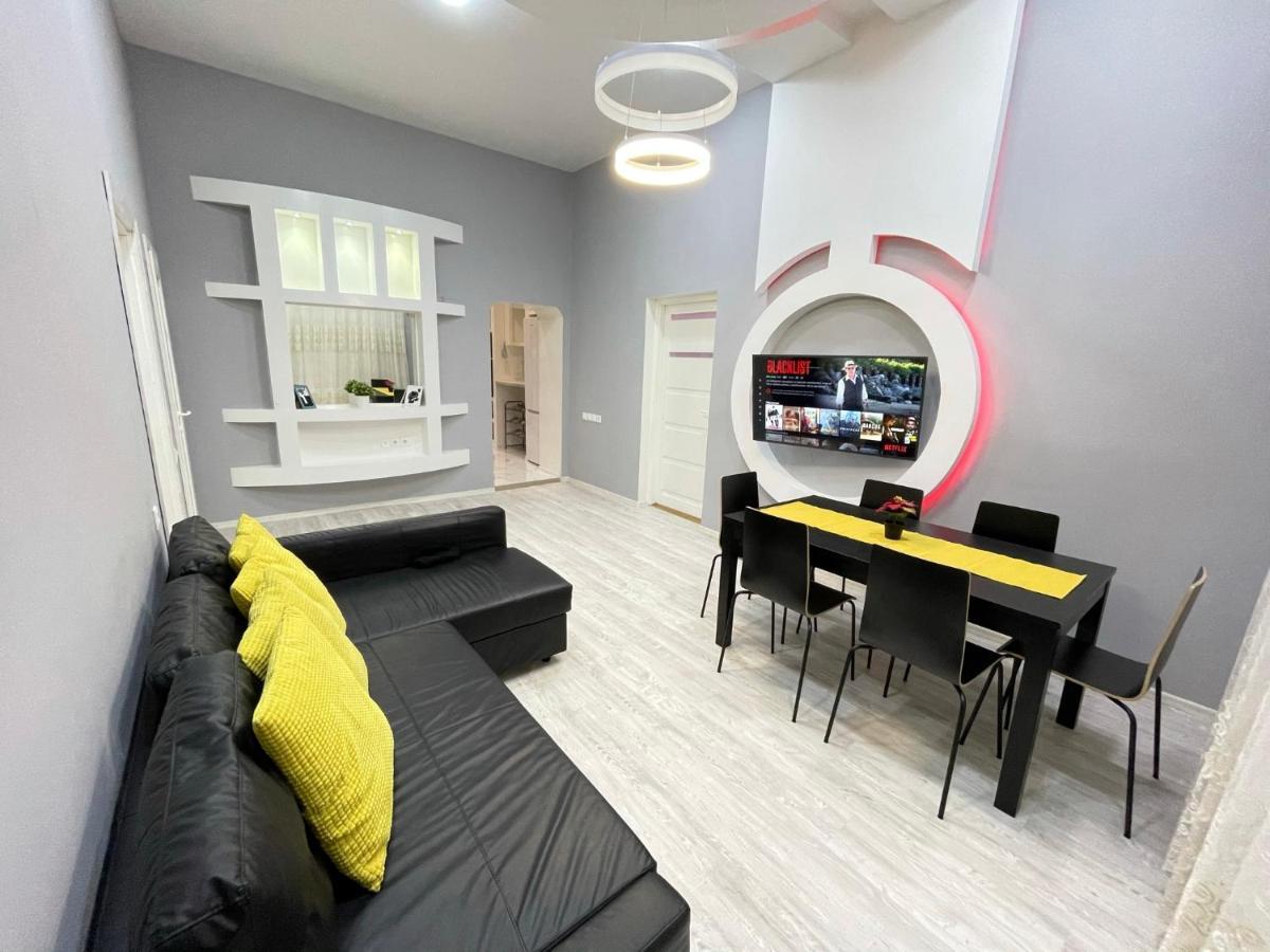 Deluxe Sapphire Residency - 4 Bedrooms Budapest