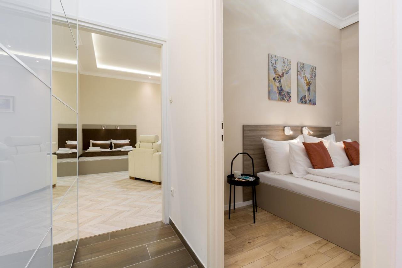 Cozy Dream In The Absolute Center *