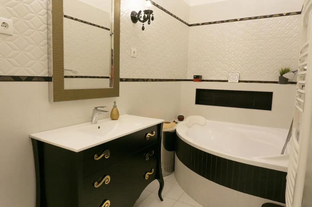Premium By Hi5 - Lendvay Palace Budapest