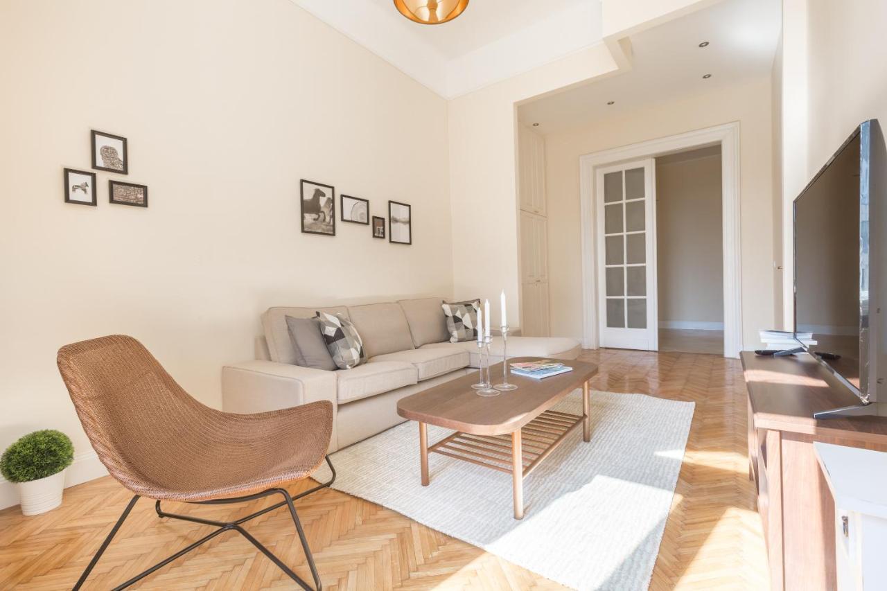 Center Dream 2br/2bath Apartment *