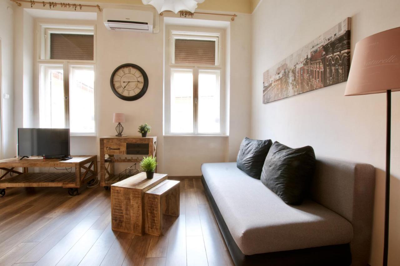 Standard By Hi5 - Nyugati Square Apartment *