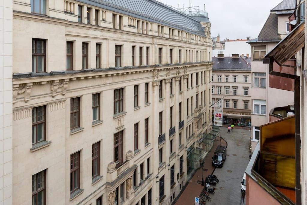 Aranykez 4-6: Downtown Apartment *