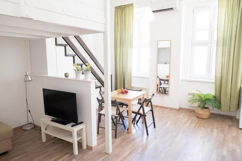 N28 Next To Andrassy Boulevard. Apartment *