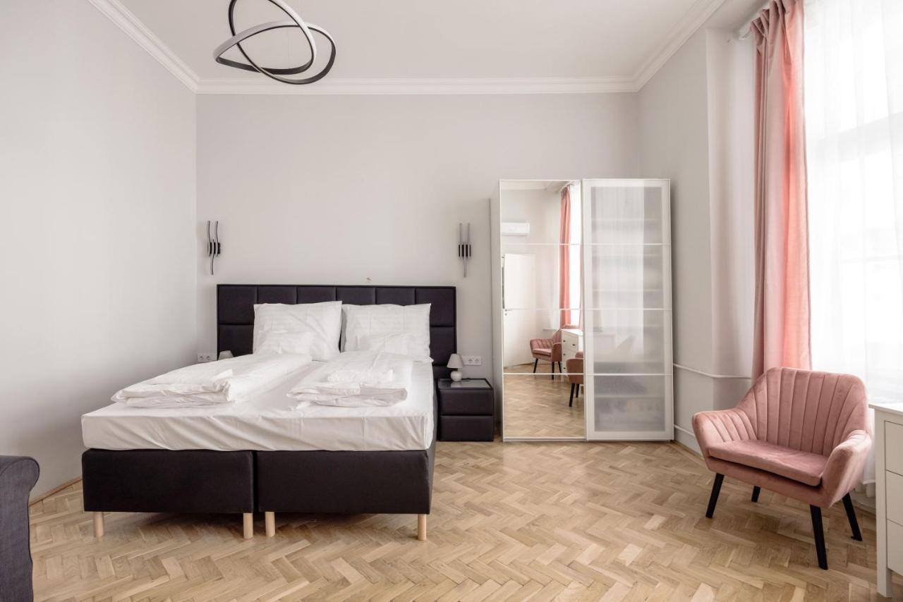 Prime Star Fashion Street Modern Luxury * Budapest