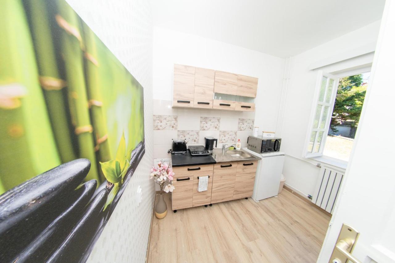 Budai Zoldovezet Kozpont, Apartmanhaz, Rendezvenykozpont Es Etterem